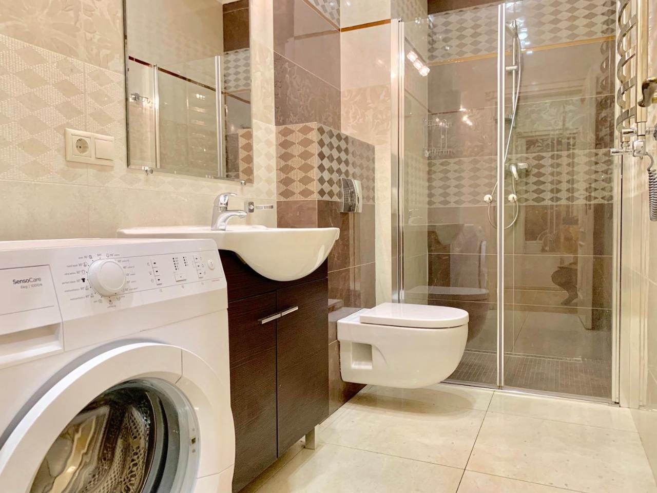 Two-Bedroom On Lesi Ukrainky 리비프 외부 사진