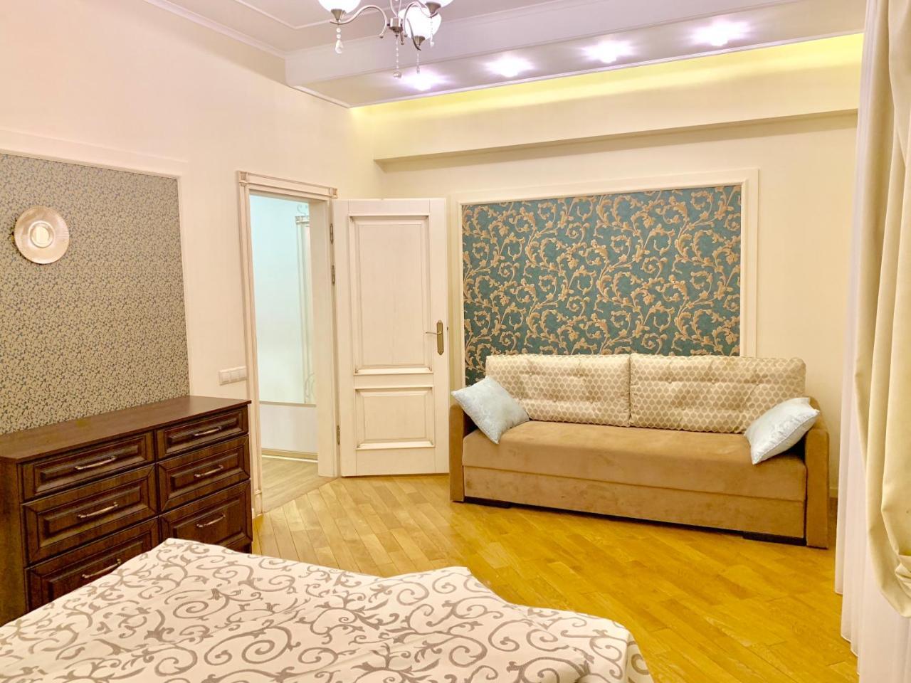 Two-Bedroom On Lesi Ukrainky 리비프 외부 사진