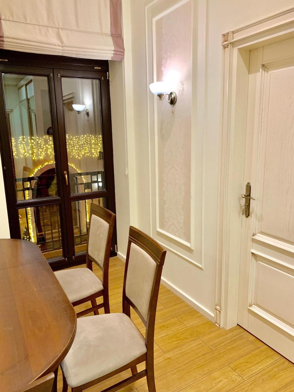 Two-Bedroom On Lesi Ukrainky 리비프 외부 사진