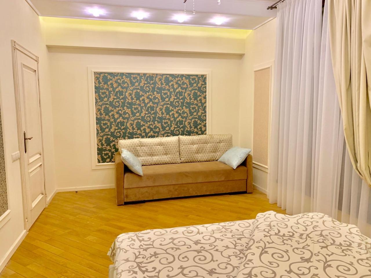 Two-Bedroom On Lesi Ukrainky 리비프 외부 사진